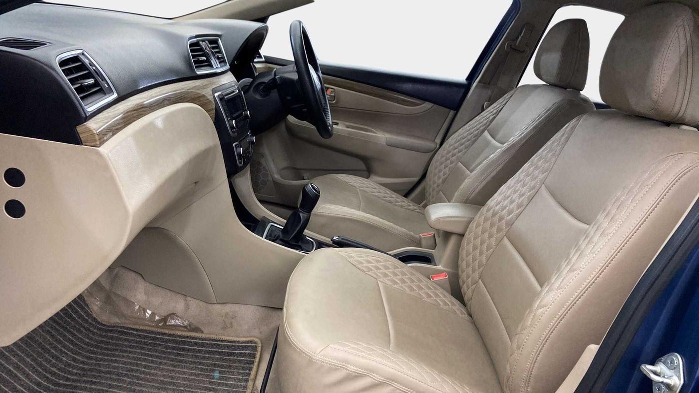 2018 Maruti Ciaz DELTA 1.5 SHVS MT PETROL, Petrol, Manual, 17,247 km, Right Side Front Door Cabin