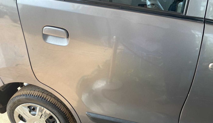 2017 Maruti Wagon R 1.0 VXI, Petrol, Manual, 69,654 km, Right rear door - Minor scratches