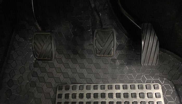 2018 Maruti Wagon R 1.0 LXI CNG, CNG, Manual, 65,038 km, Pedals