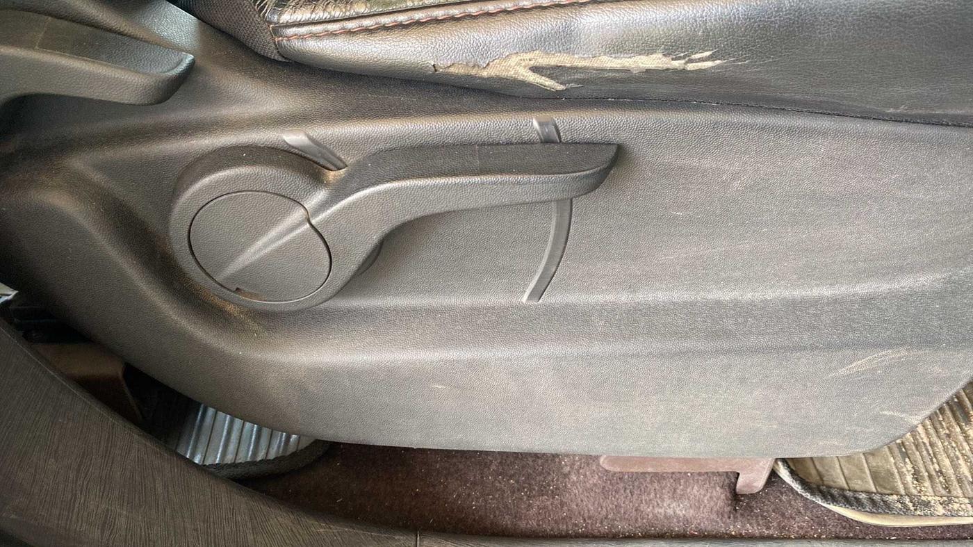 2012 Mahindra XUV500 W8, Diesel, Manual, 47,820 km, Driver Side Adjustment Panel