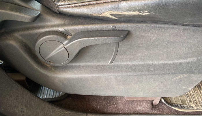 2012 Mahindra XUV500 W8, Diesel, Manual, 47,820 km, Driver Side Adjustment Panel
