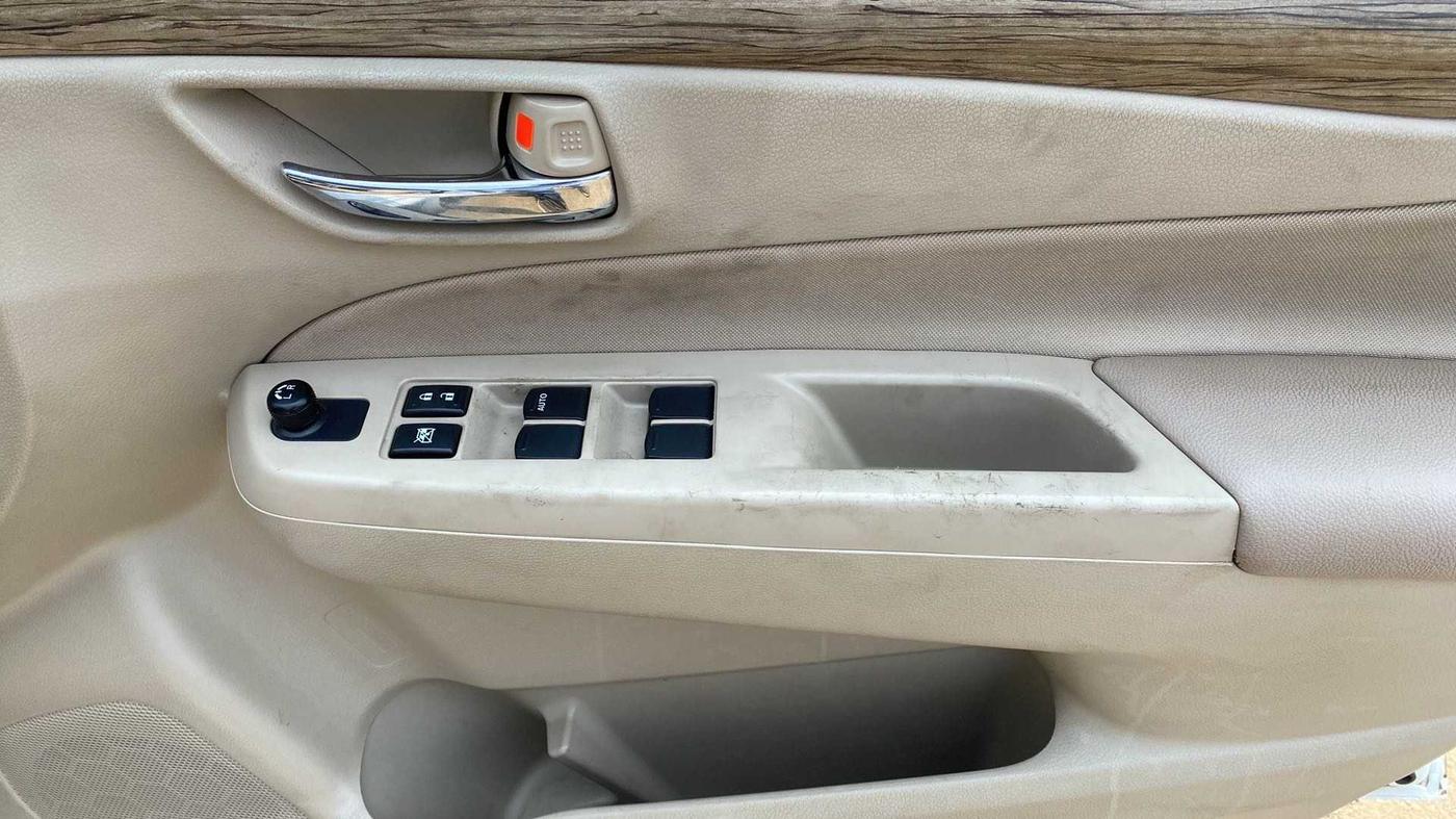 2021 Maruti Ciaz SIGMA 1.5 SHVS MT  PETROL, Petrol, Manual, 29,419 km, Driver Side Door Panels Control