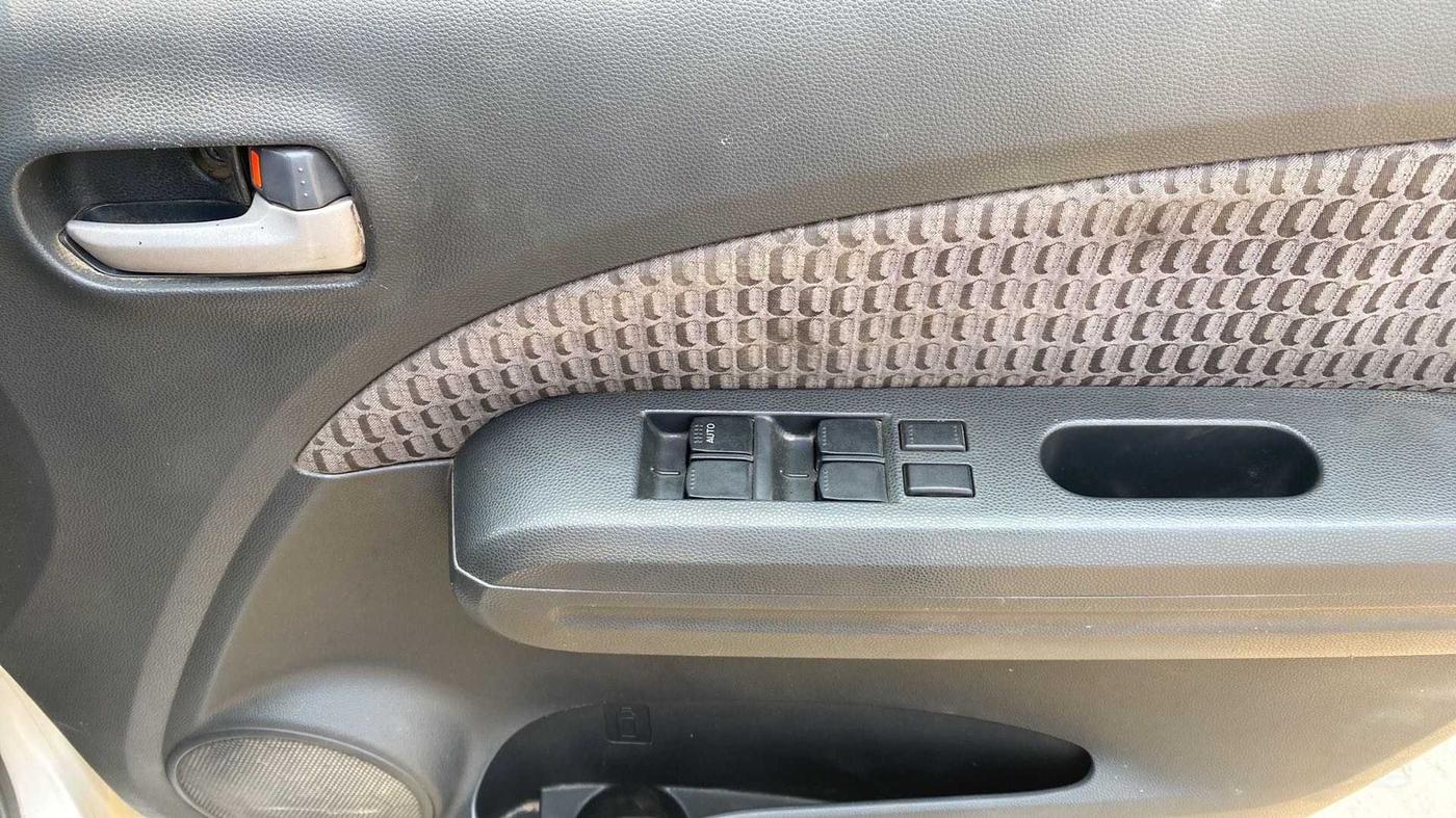 2014 Maruti Ritz VXI, Petrol, Manual, 59,572 km, Driver Side Door Panels Control