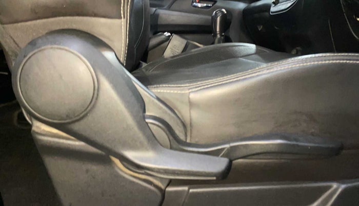 2019 Maruti XL6 ALPHA MT, Petrol, Manual, 40,047 km, Driver Side Adjustment Panel