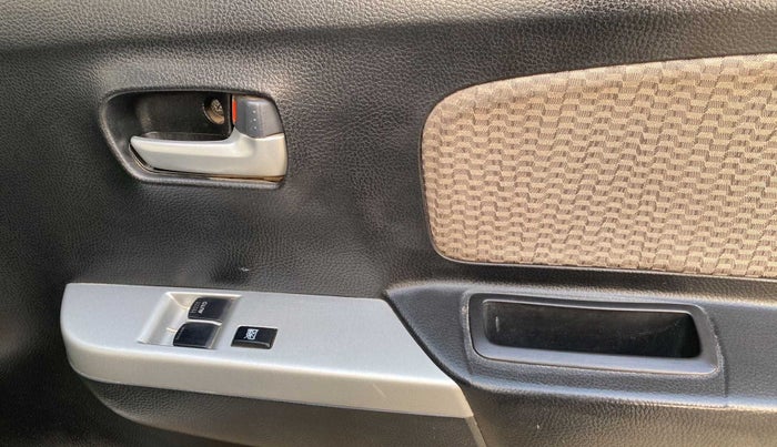 2013 Maruti Wagon R 1.0 LXI, Petrol, Manual, 37,301 km, Driver Side Door Panels Control
