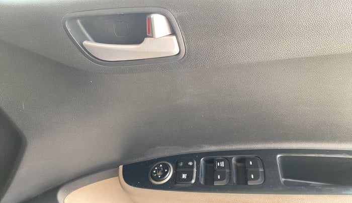 2017 Hyundai Grand i10 SPORTZ 1.2 KAPPA VTVT, Petrol, Manual, 22,702 km, Driver Side Door Panels Control