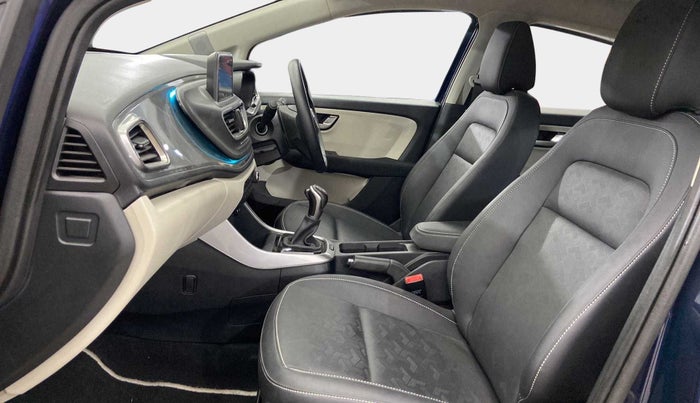2022 Tata ALTROZ XZA PLUS, Petrol, Automatic, 17,688 km, Right Side Front Door Cabin