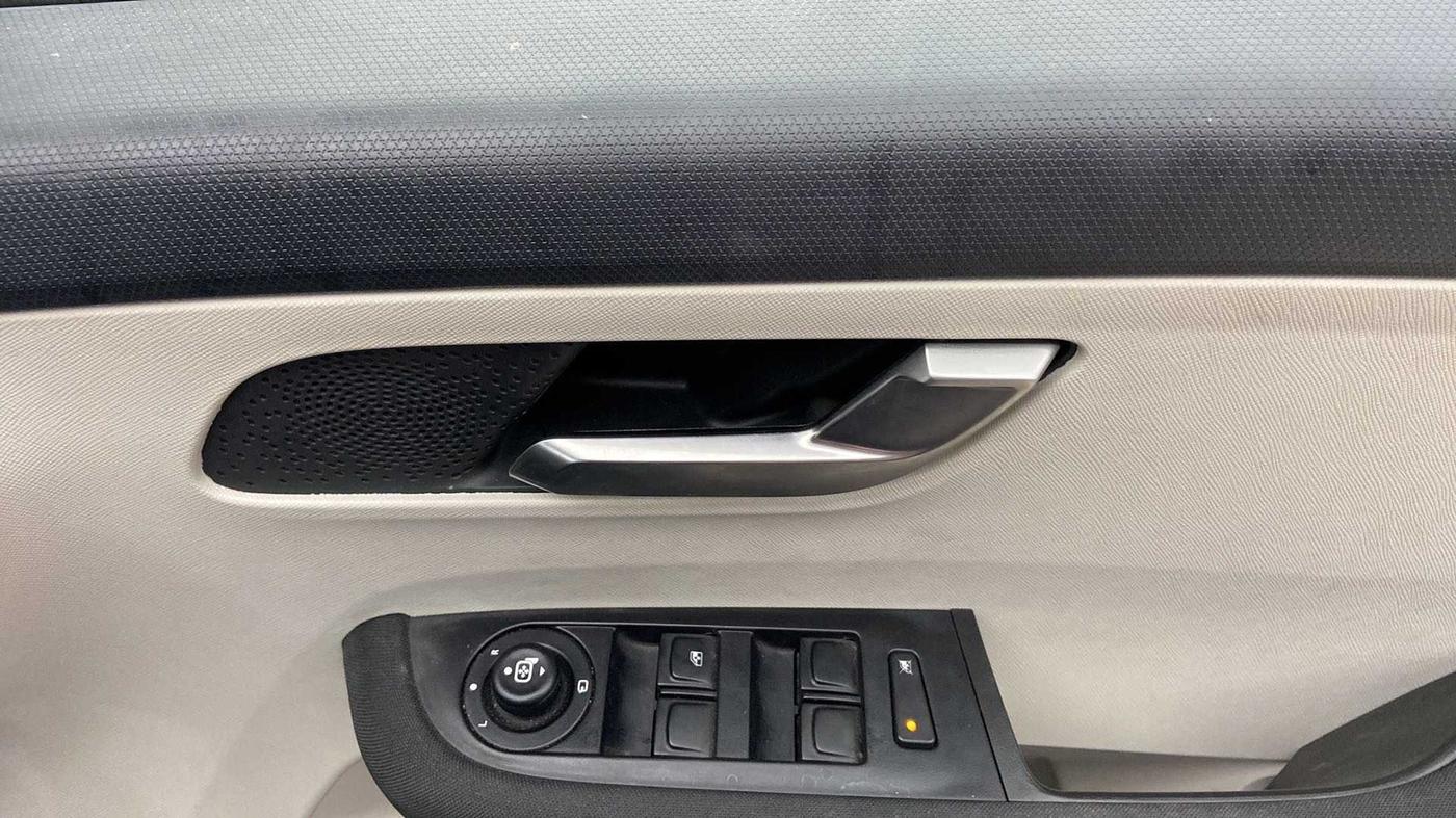 2022 Tata ALTROZ XZA PLUS, Petrol, Automatic, 17,688 km, Driver Side Door Panels Control
