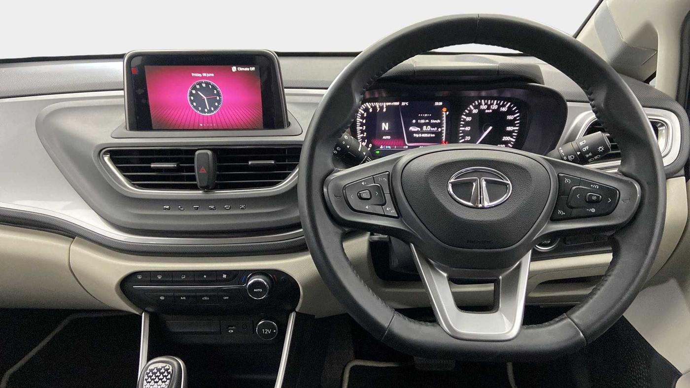 2022 Tata ALTROZ XZA PLUS, Petrol, Automatic, 17,688 km, Steering Wheel Close Up