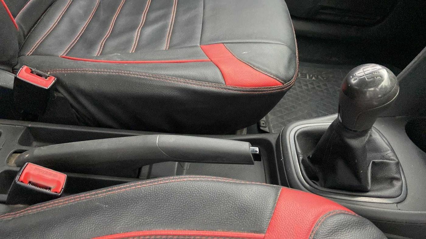 2017 Volkswagen Ameo TRENDLINE 1.2L, Petrol, Manual, 67,835 km, Gear Lever
