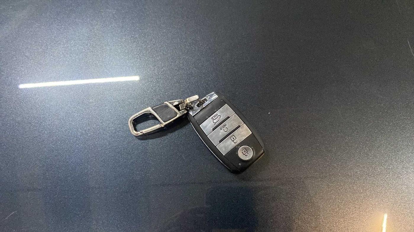 2023 KIA SONET HTK PLUS 1.0 IMT, Petrol, Manual, 12,376 km, Key Close Up