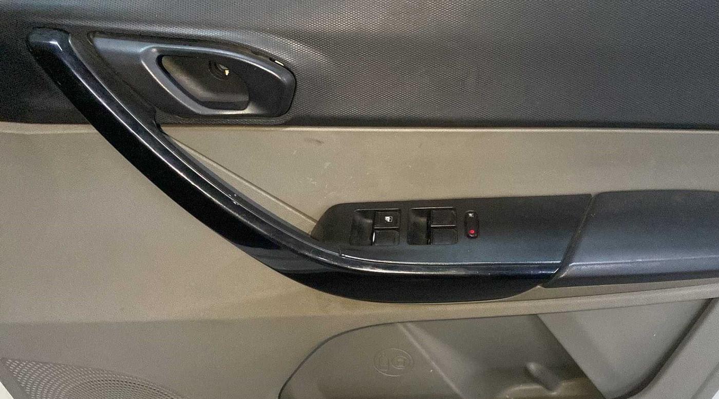 2017 Tata Tiago XT PETROL, Petrol, Manual, 68,218 km, Driver Side Door Panels Control