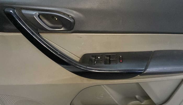 2017 Tata Tiago XT PETROL, Petrol, Manual, 68,218 km, Driver Side Door Panels Control
