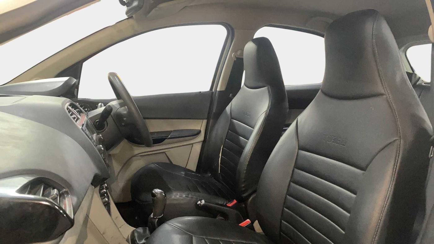 2017 Tata Tiago XT PETROL, Petrol, Manual, 68,218 km, Right Side Front Door Cabin