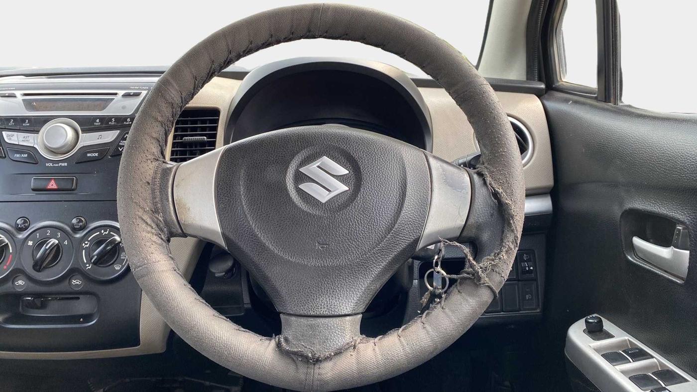 2015 Maruti Wagon R 1.0 VXI, Petrol, Manual, 64,708 km, Steering Wheel Close Up