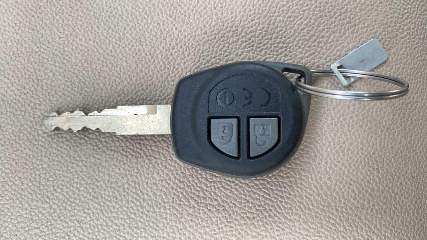 2017 Maruti Dzire VXI, Petrol, Manual, 65,593 km, Key Close Up