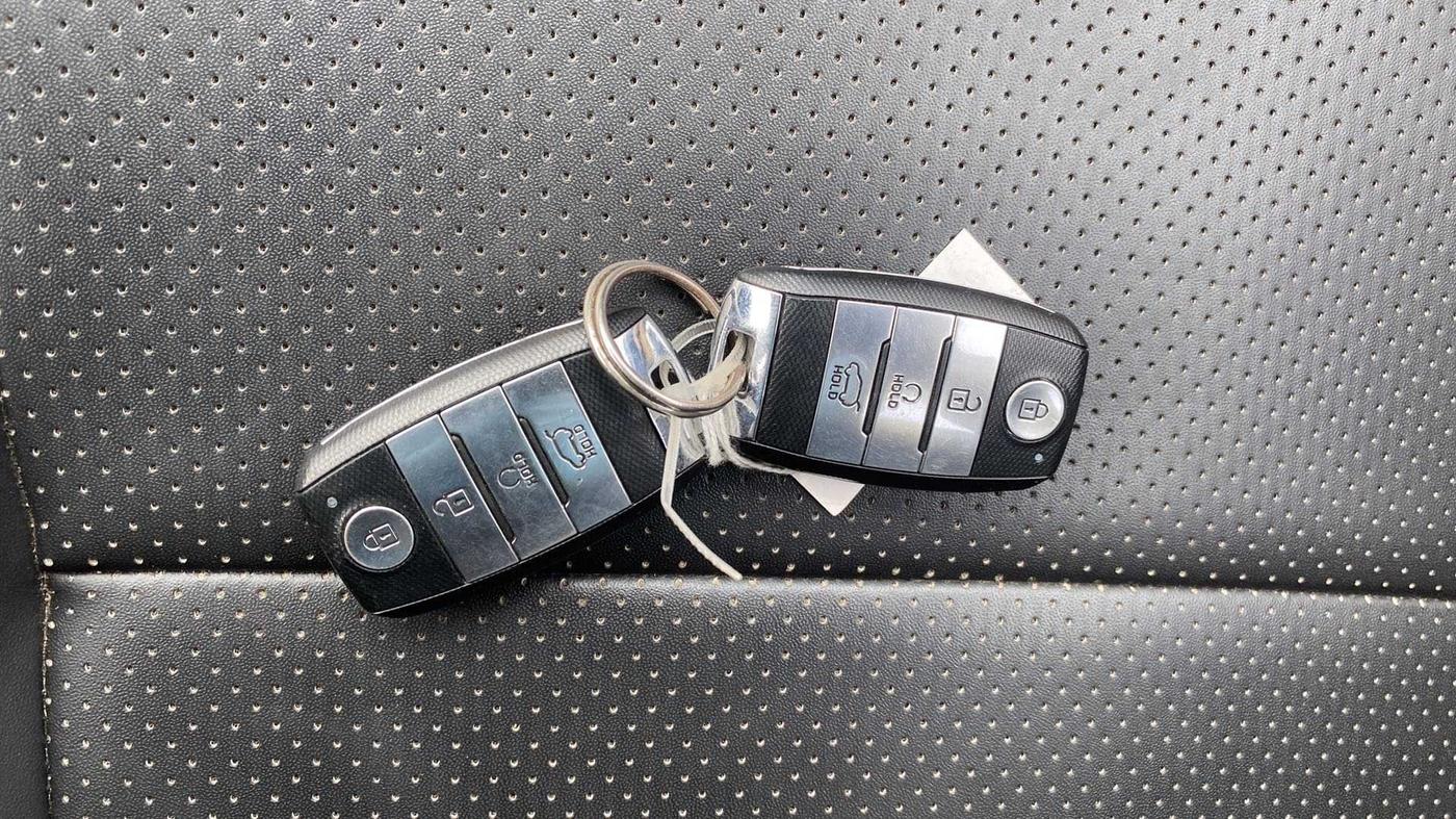 2020 KIA SONET HTX 1.0 IMT, Petrol, Manual, 29,736 km, Key Close Up
