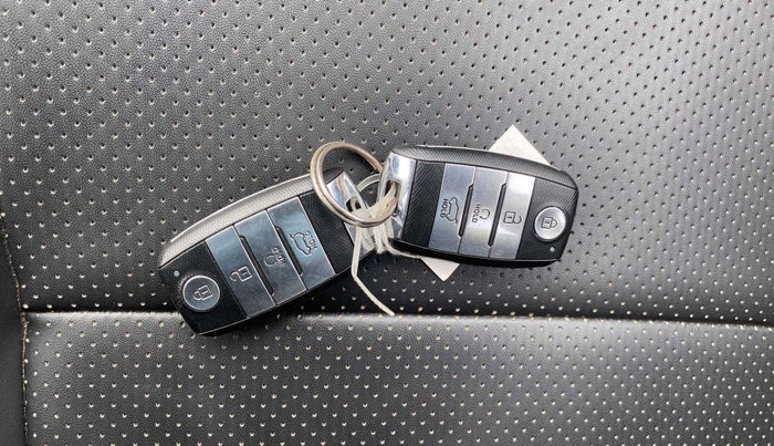 2020 KIA SONET HTX 1.0 IMT, Petrol, Manual, 29,736 km, Key Close Up
