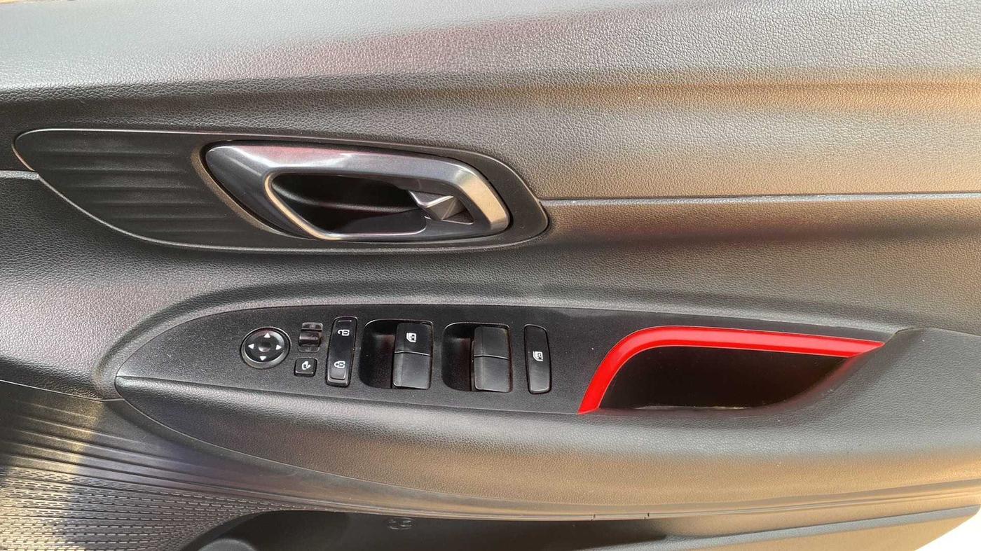 2021 Hyundai NEW I20 N LINE N8 1.0 TURBO GDI IMT, Petrol, Manual, 28,212 km, Driver Side Door Panels Control
