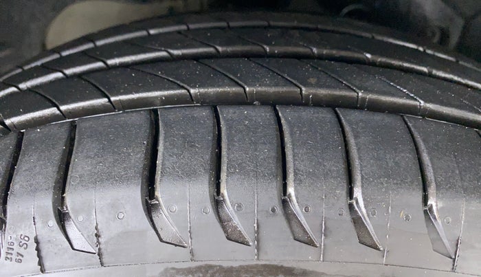 2015 Ford Ecosport 1.5 TITANIUM TI VCT AT, Petrol, Automatic, 68,309 km, Right Front Tyre Tread