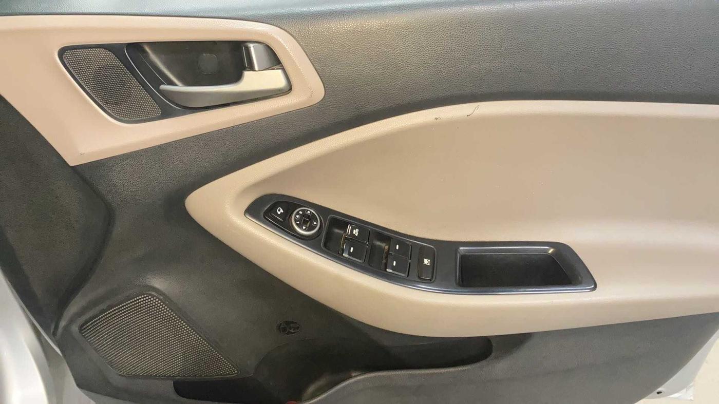 2017 Hyundai Elite i20 ASTA 1.4 CRDI (O), Diesel, Manual, 49,298 km, Driver Side Door Panels Control