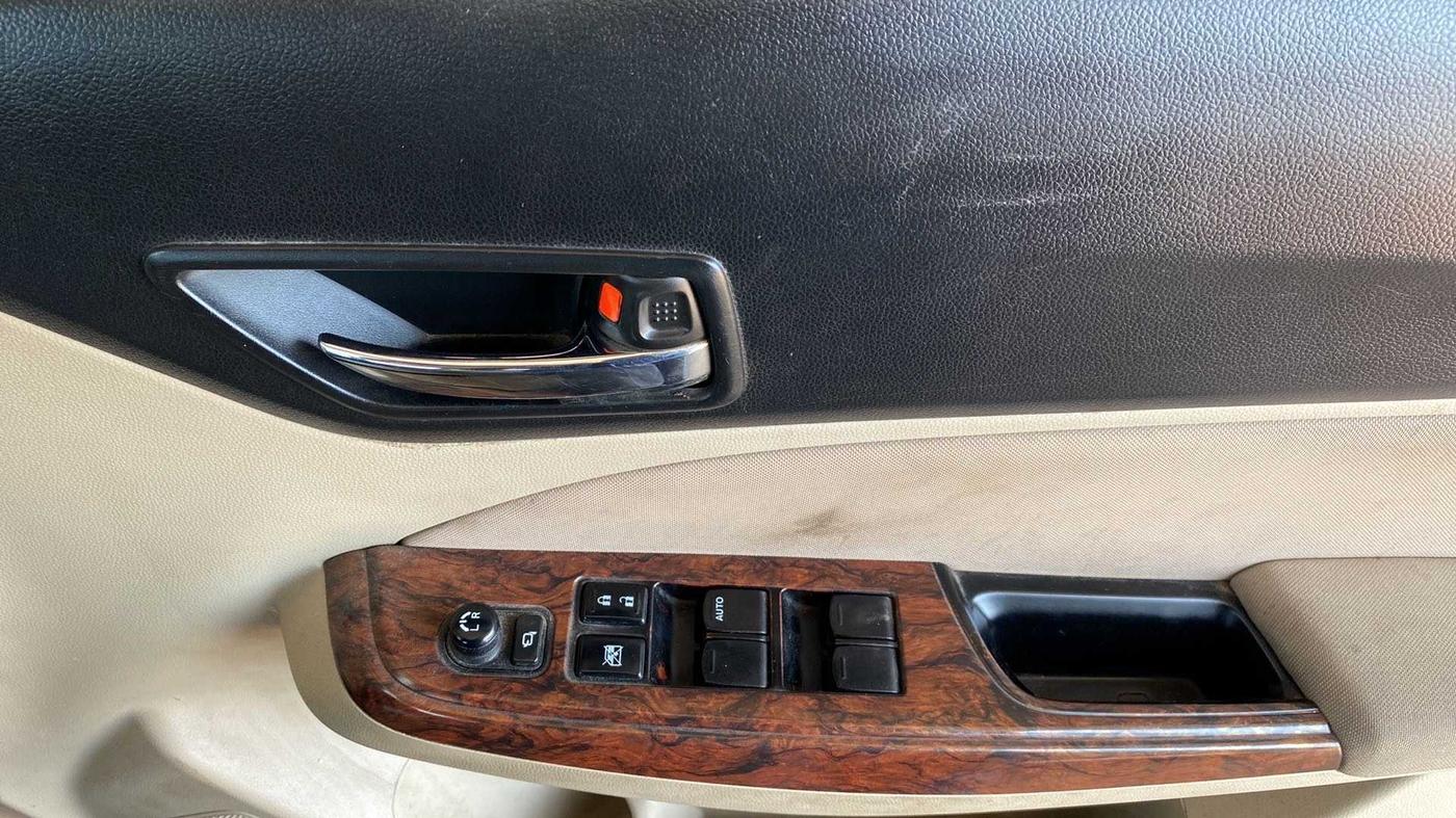 2020 Maruti Dzire VXI, Petrol, Manual, 26,589 km, Driver Side Door Panels Control