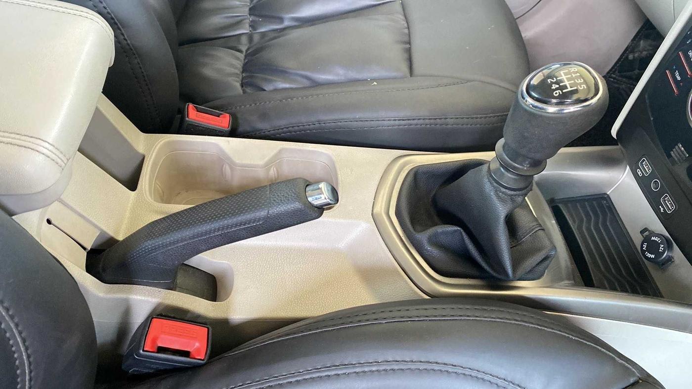 2020 Mahindra XUV300 W8 1.2 PETROL, Petrol, Manual, 50,294 km, Gear Lever