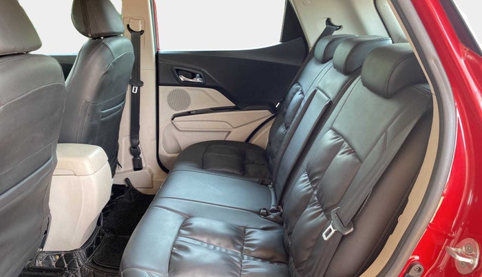 2020 Mahindra XUV300 W8 1.2 PETROL, Petrol, Manual, 50,294 km, Right Side Rear Door Cabin