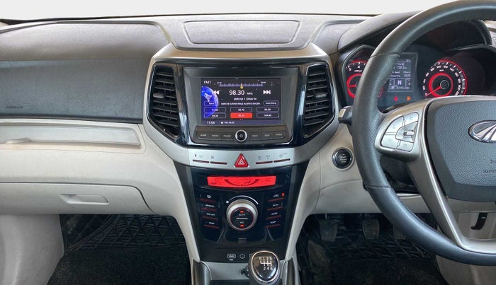 2020 Mahindra XUV300 W8 1.2 PETROL, Petrol, Manual, 50,294 km, Air Conditioner
