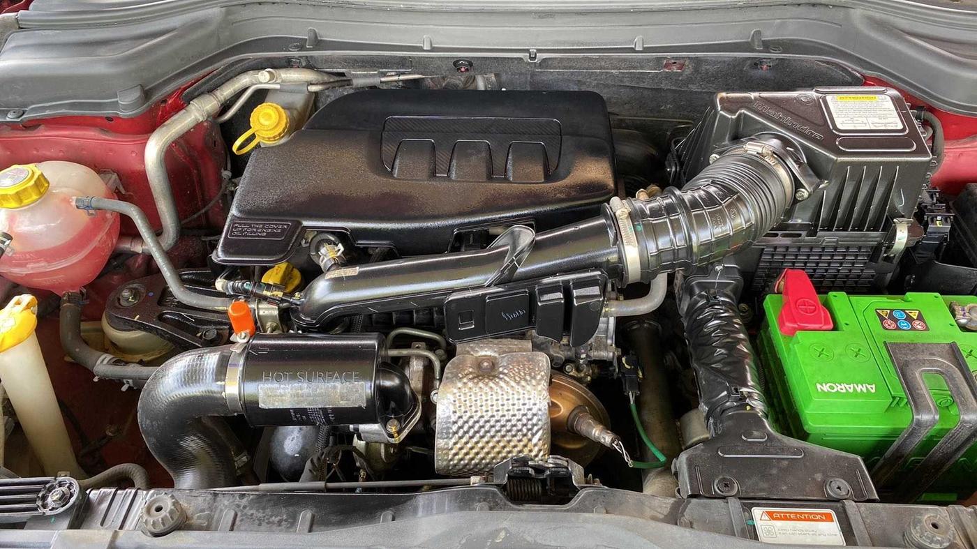 2020 Mahindra XUV300 W8 1.2 PETROL, Petrol, Manual, 50,294 km, Open Bonet