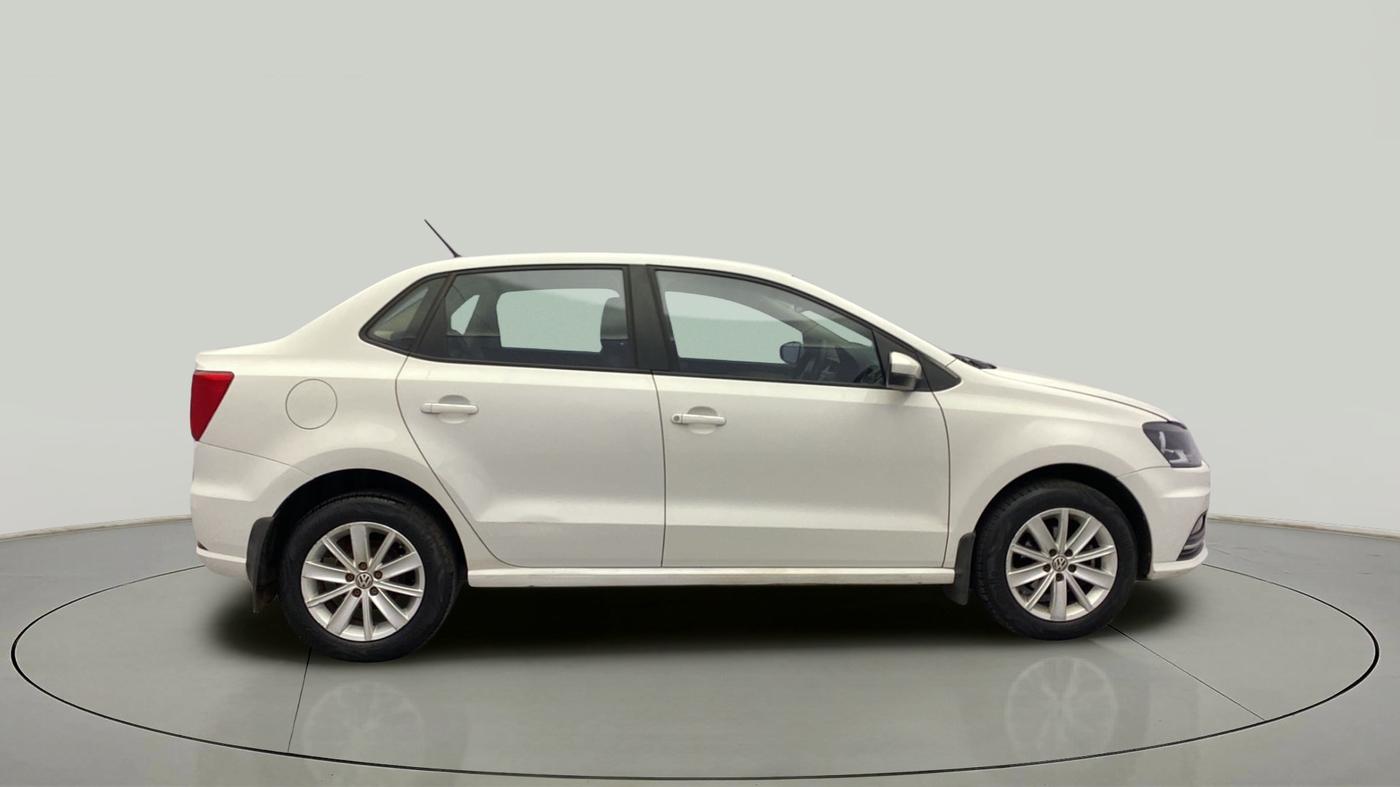 2017 Volkswagen Ameo HIGHLINE1.2L, Petrol, Manual, 43,127 km, Right Side View