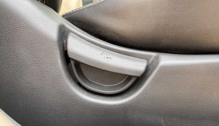 2019 Hyundai Grand i10 SPORTZ 1.2 KAPPA VTVT, Petrol, Manual, 40,566 km, Driver Side Adjustment Panel