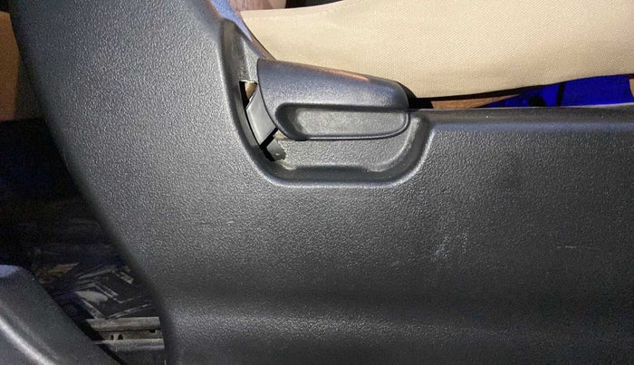 2017 Maruti Wagon R 1.0 VXI, CNG, Manual, 75,465 km, Driver Side Adjustment Panel