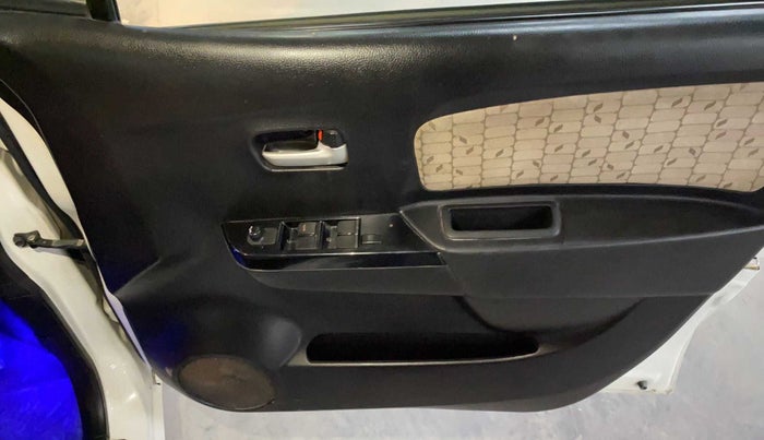2017 Maruti Wagon R 1.0 VXI, CNG, Manual, 75,465 km, Driver Side Door Panels Control