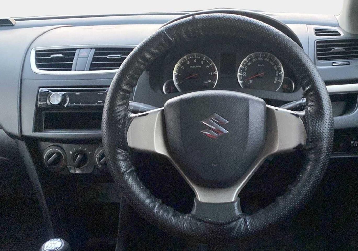 2013 Maruti Swift VXI, Petrol, Manual, 74,640 km, Steering Wheel Close Up