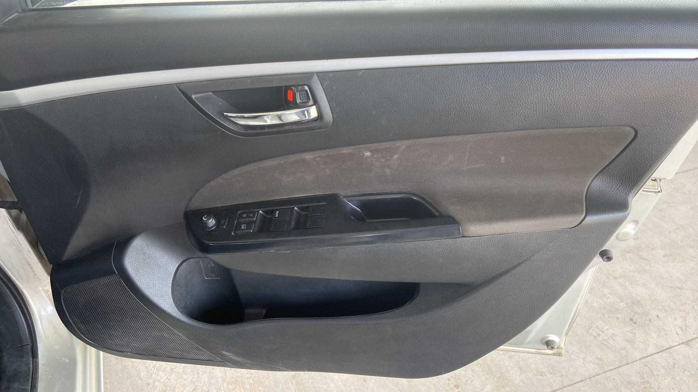 2016 Maruti Swift VXI O, Petrol, Manual, 62,709 km, Driver Side Door Panels Control