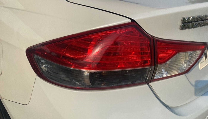2016 Maruti Ciaz VDI+ SHVS, Diesel, Manual, 39,826 km, Left tail light - Minor damage