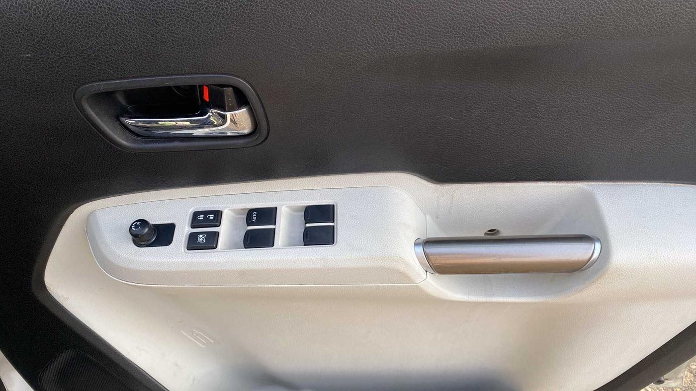 2017 Maruti IGNIS DELTA 1.2, Petrol, Manual, 59,645 km, Driver Side Door Panels Control