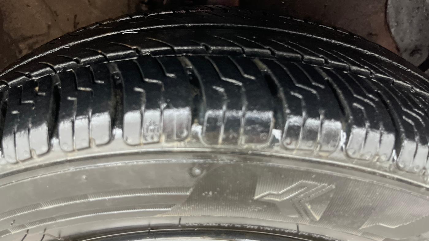2017 Hyundai Xcent S 1.2, Petrol, Manual, 1,01,554 km, Right Front Tyre Tread