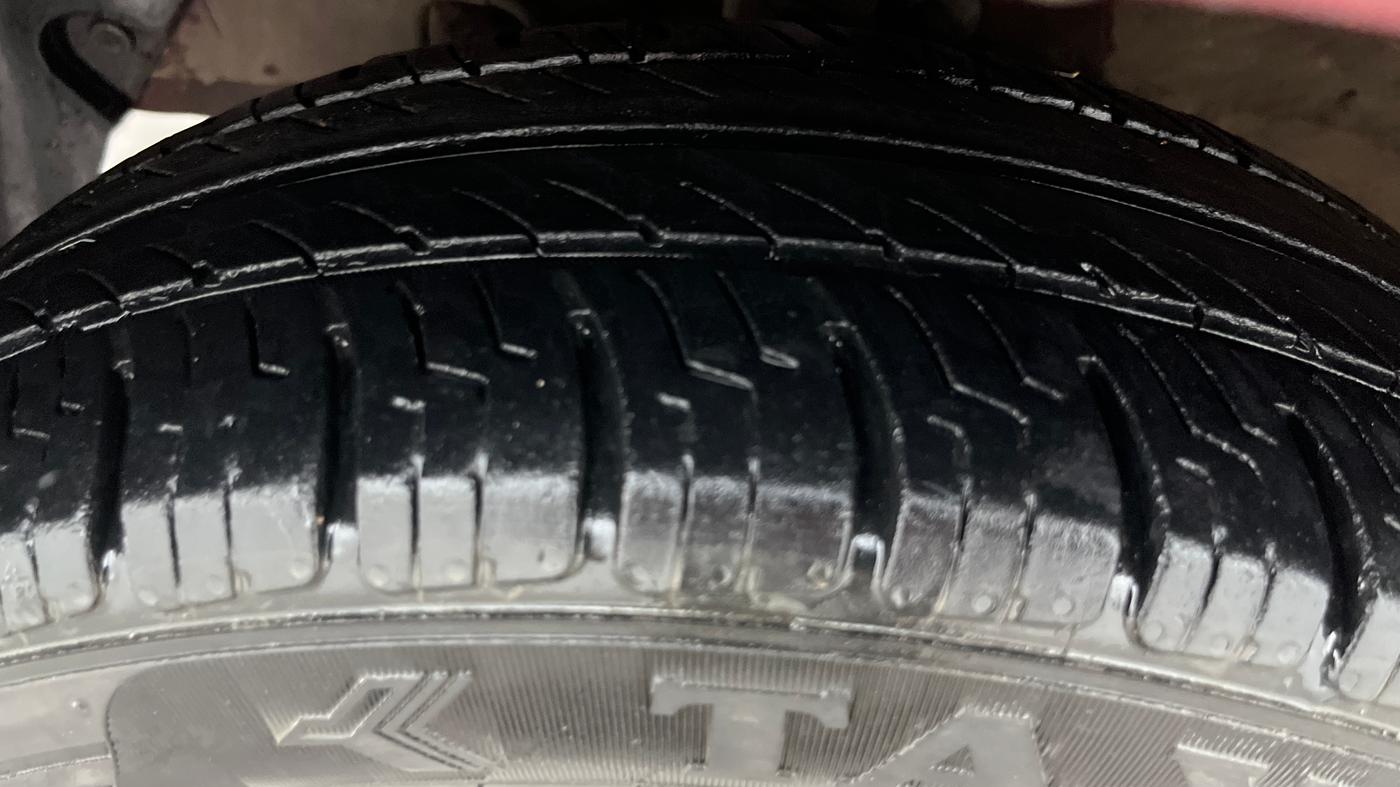 2017 Hyundai Xcent S 1.2, Petrol, Manual, 1,01,554 km, Left Front Tyre Tread