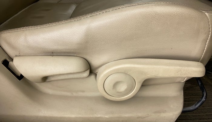2017 Maruti Ciaz ALPHA 1.4 PETROL, Petrol, Manual, 79,277 km, Driver Side Adjustment Panel