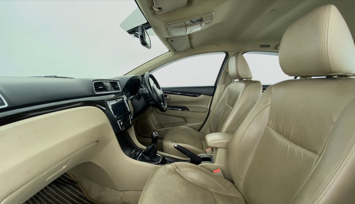 2017 Maruti Ciaz ALPHA 1.4 PETROL, Petrol, Manual, 79,277 km, Right Side Front Door Cabin