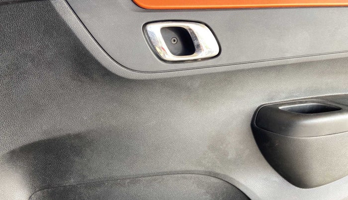 2019 Renault Kwid CLIMBER 1.0 (O), Petrol, Manual, 65,081 km, Driver Side Door Panels Control