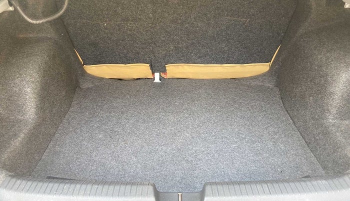 2018 Volkswagen Ameo HIGHLINE1.5L, Diesel, Manual, 43,094 km, Boot Inside