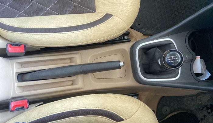 2018 Volkswagen Ameo HIGHLINE1.0L, Petrol, Manual, 54,249 km, Gear Lever