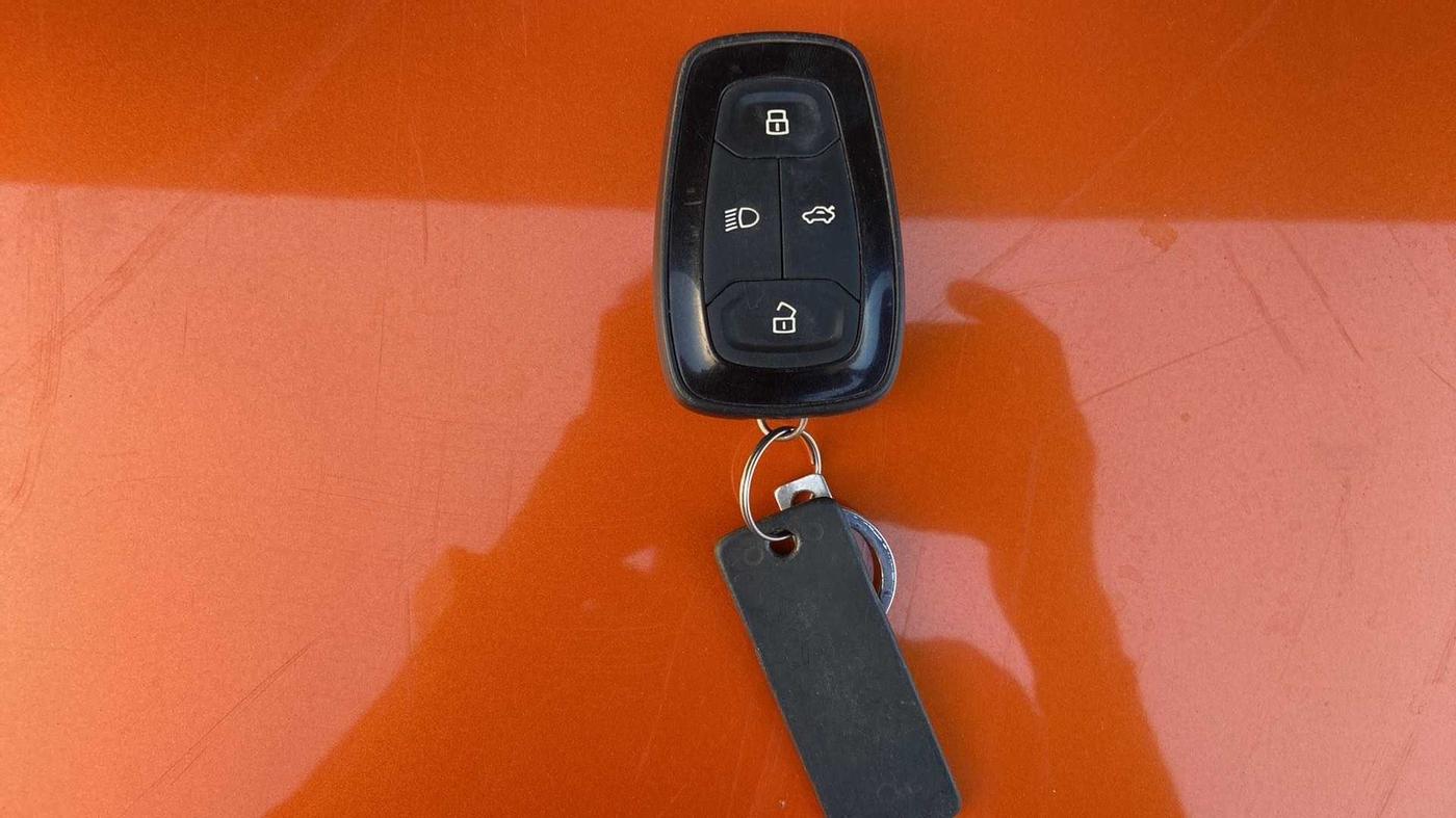 2018 Tata NEXON XZA PLUS PETROL DUAL TONE, Petrol, Automatic, 83,341 km, Key Close Up
