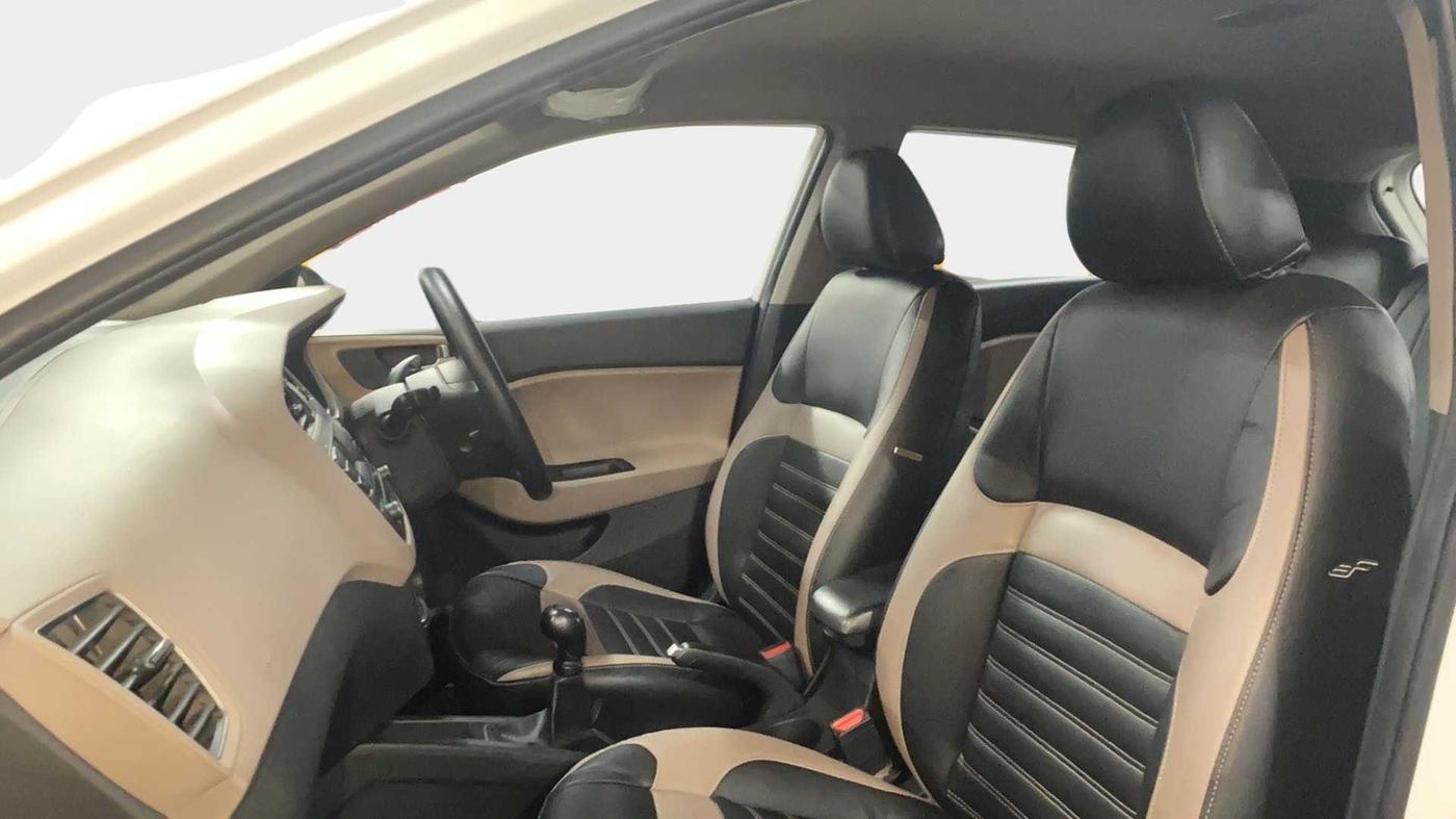 2019 Hyundai Elite i20 MAGNA PLUS 1.2, CNG, Manual, 61,965 km, Right Side Front Door Cabin