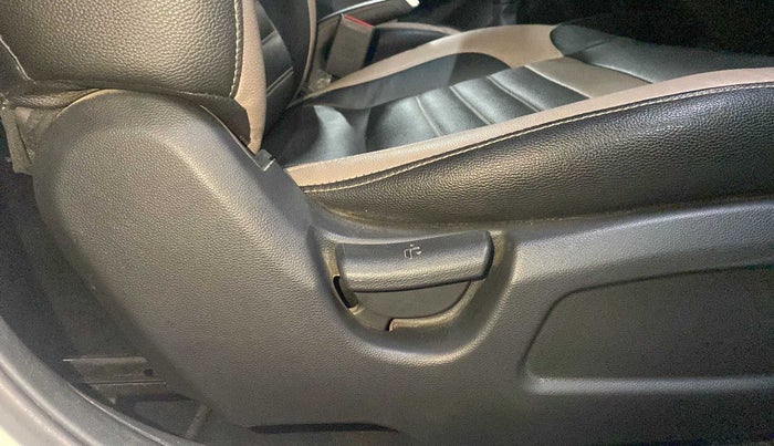2019 Hyundai Elite i20 MAGNA PLUS 1.2, CNG, Manual, 61,965 km, Driver Side Adjustment Panel