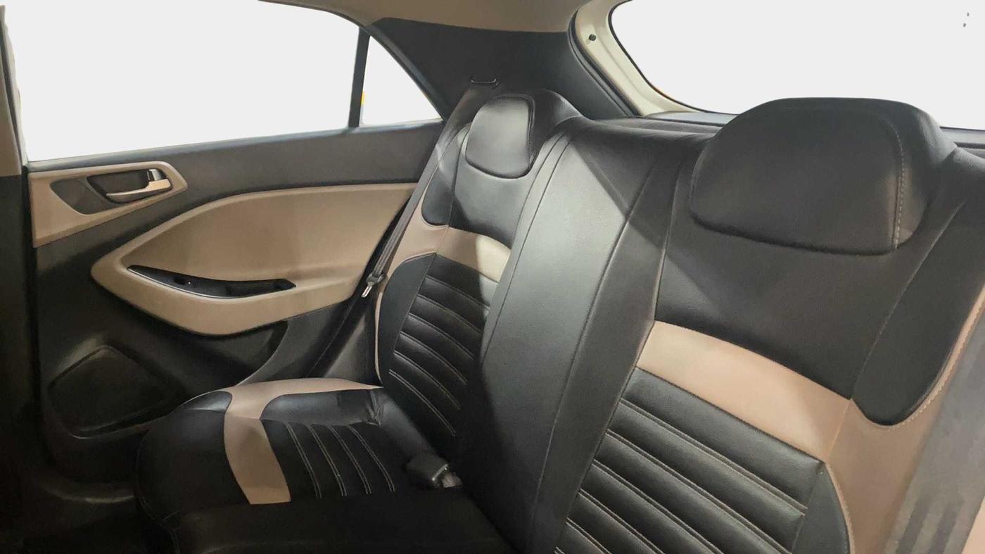 2019 Hyundai Elite i20 MAGNA PLUS 1.2, CNG, Manual, 61,965 km, Right Side Rear Door Cabin