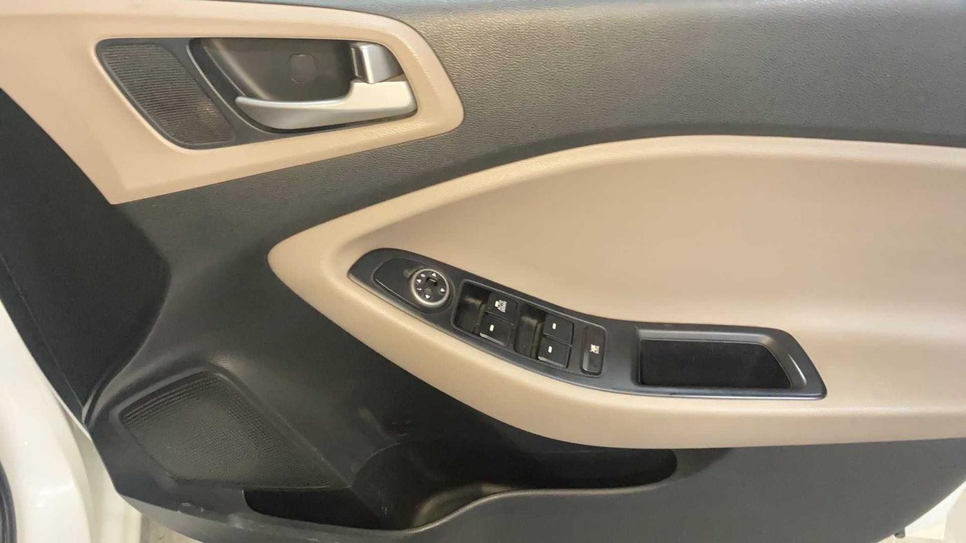 2019 Hyundai Elite i20 MAGNA PLUS 1.2, CNG, Manual, 61,965 km, Driver Side Door Panels Control